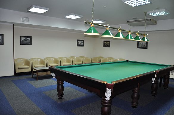 CONFERENCE ROOM WITH SNOOKER